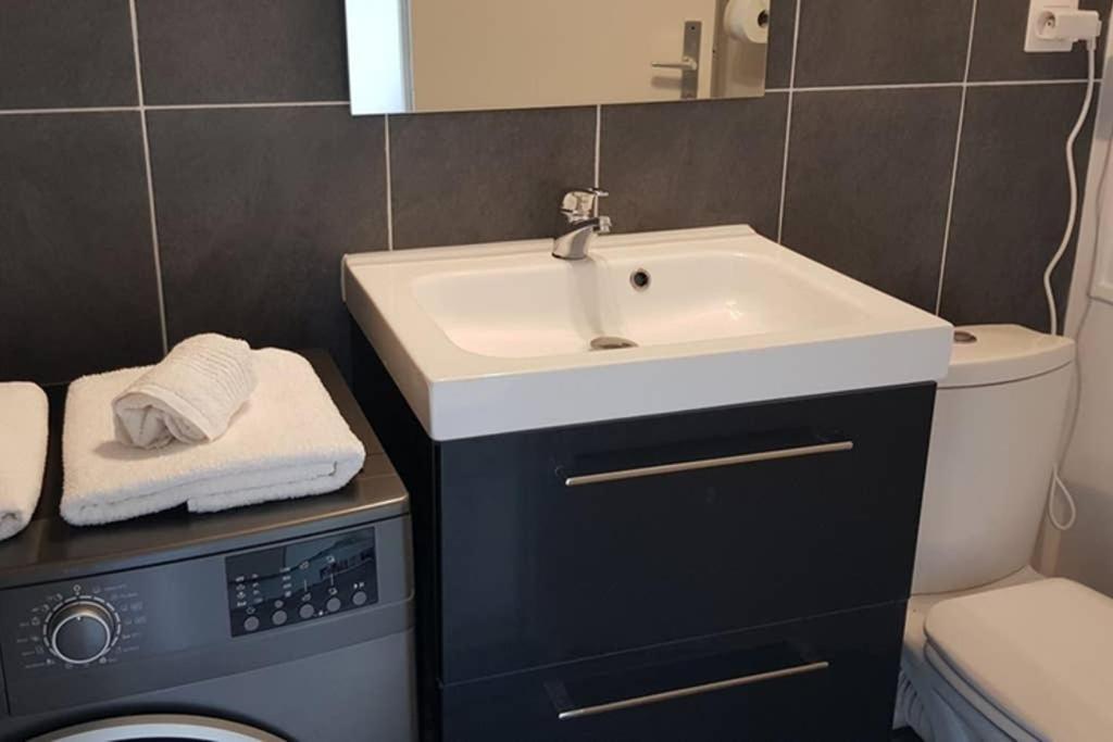 Beau studio rénové 30m2 balcon vue Paris+parking Apartamento Exterior foto