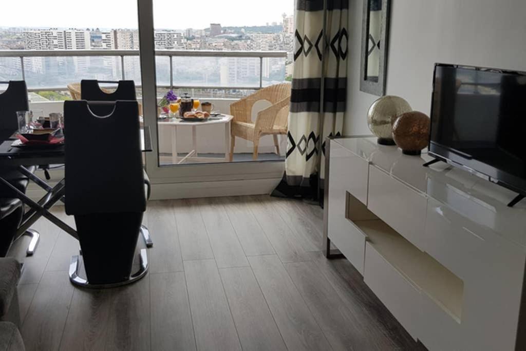 Beau studio rénové 30m2 balcon vue Paris+parking Apartamento Exterior foto